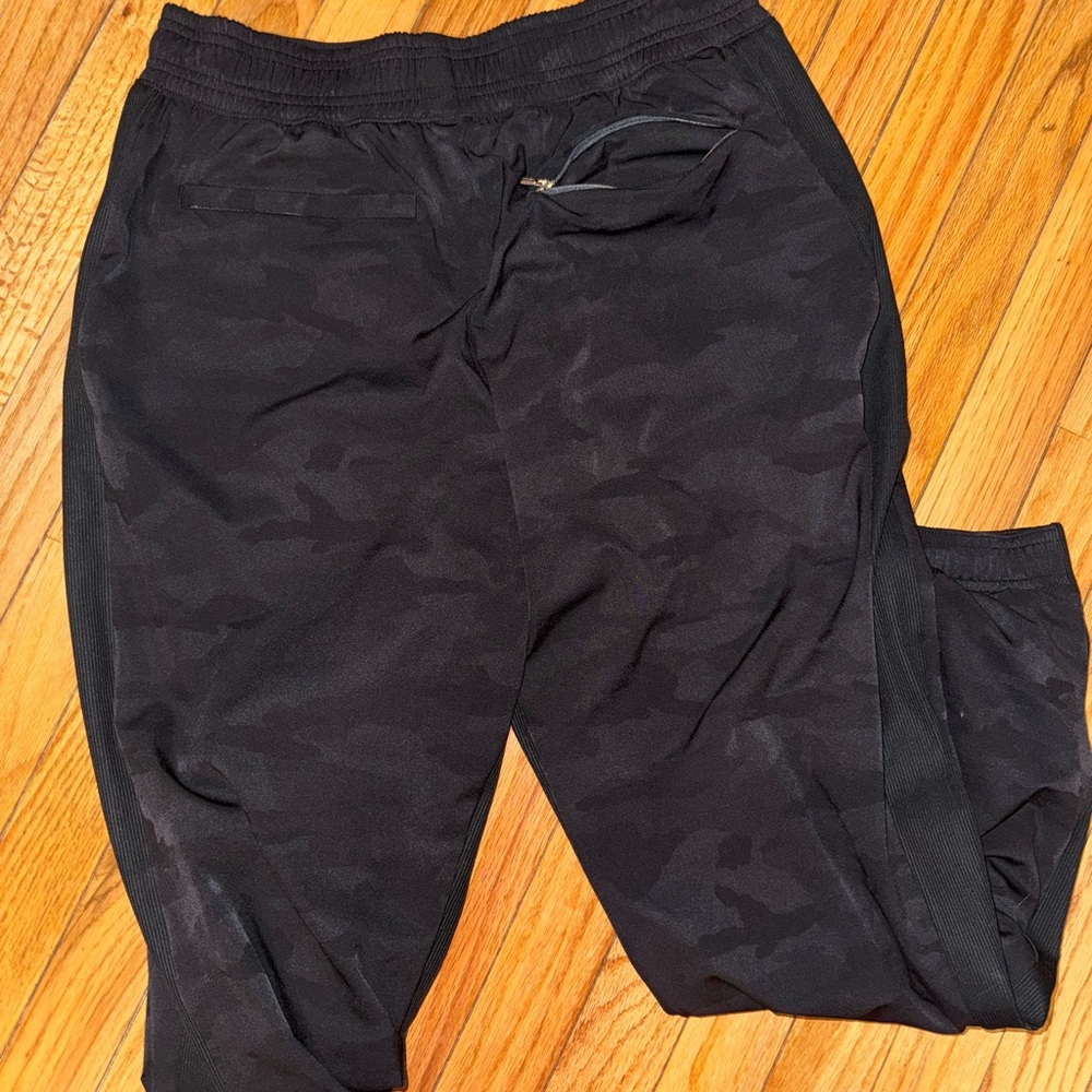 Athleta Women’s Black Camo Pants